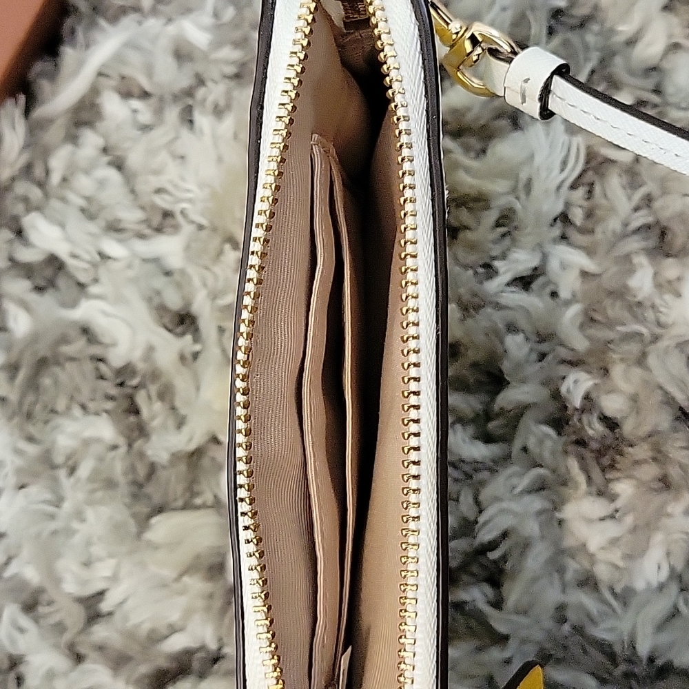 Coach Wristlet - Picture 6 of 8